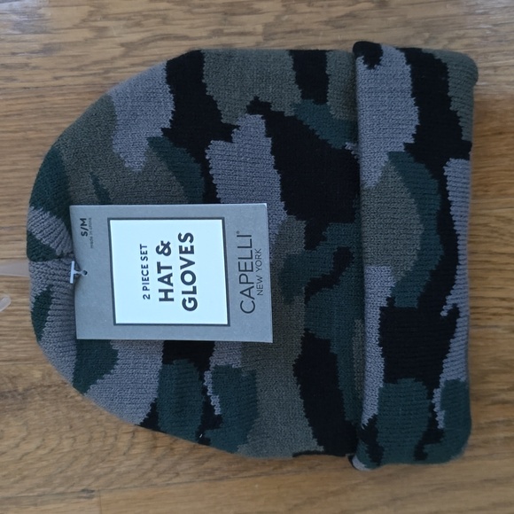 CAPELLI OF NEW YORK BRAND BOYS BLACK & GRAY CAMO WINTER HAT & GLOVES SMALL/MED - Picture 2 of 12